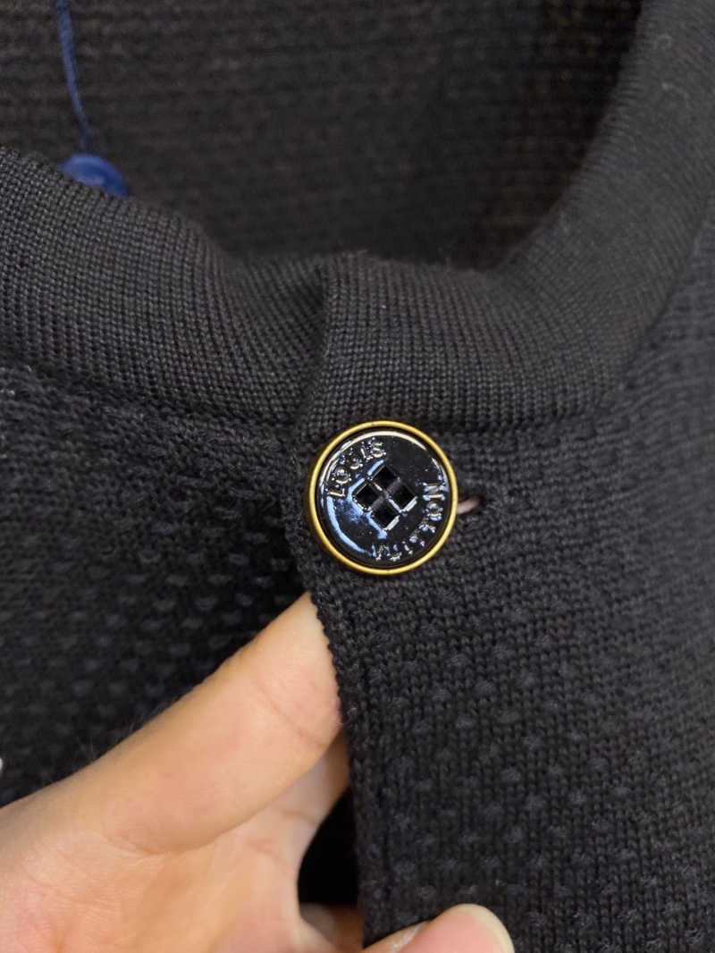 l0vis Vvtt0n sweater